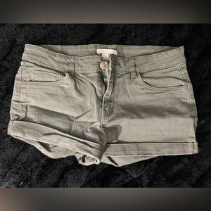 H&M Olive Women's Jean Shorts. Size 6